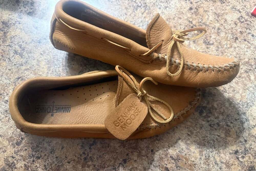 Minnetonka 950 Moosehide Driver Moccasins Men’s 10 Natural Leather Driving Shoes